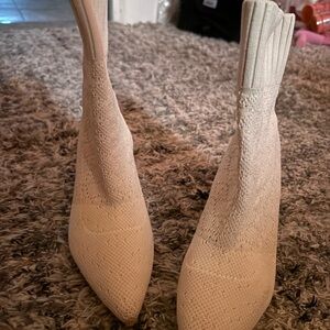 Source Unknown Cream Knit Ankle Booties